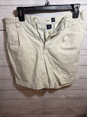 GAP women’s Light Cream Flat Front Chino Shorts
